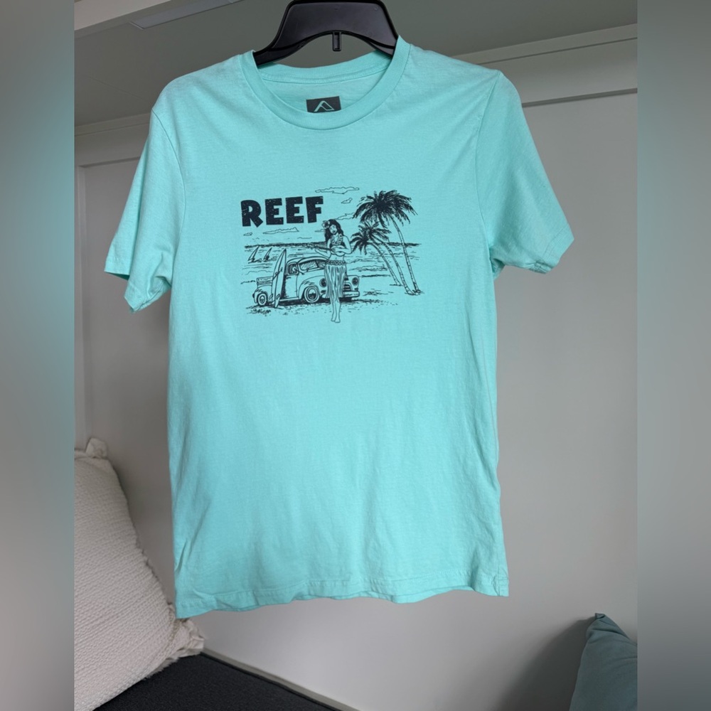 Reef Hula Girl Aruba Blue Graphic Tee with Beach Design Size Small